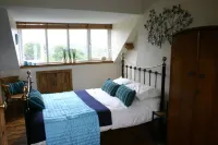 Bakewell  Stone Cottage/Sleeps 4/Log Burning Stove/Parking /2 Bathrooms/ WiFi