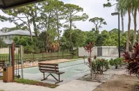 Spacious 2 BD and 2BA Villa 13 minutes from Siesta Key!