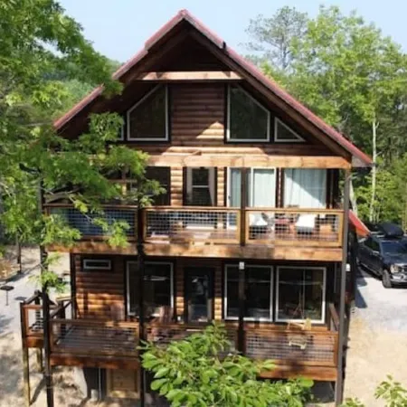 Cozy mountain retreat on Wears Valley, Modern Rustic Cabin!