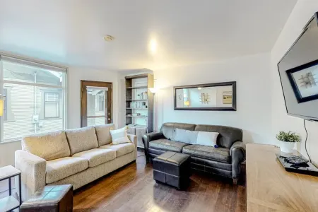 Charming private apartment in manito/sacred heart neighborhood.