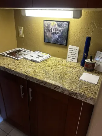 Escape to Winter Cottage Near Sequoia Nat’l Park with Private EV and Fireplace.