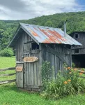 Off-the-Grid Historic 1930 Farmhouse Adventure on Working Horse Farm with Sauna Hotels in Bald Mountain