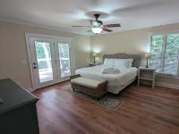 Lakefront Retreat - family friendly with easy access to I-85!