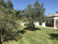 Holiday home with heated swimming pool, new bedding, in a calm area Hôtels à proximité de : Croisières Alizé