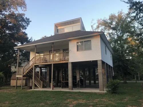 Enjoy a stay at this quaint 3 bedroom 2 bath home near downtown Mandeville.
