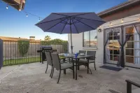Large Pool, Near State Farm Stdm and Many Entertainment Districts!