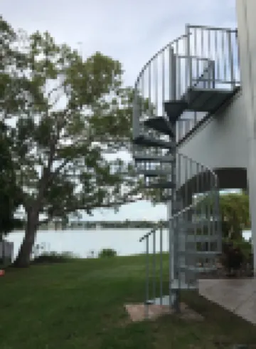 Lakefront Artist's Loft - Relax in Luxury!