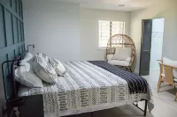 Newly Renovated Townhome near Marietta Square, 2 King Beds