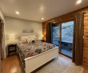 Mountain Retreat with Hot Tub Near State Park - balcony