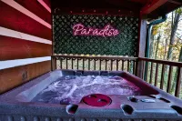 Honeymoon Getaway•Hot Tub•Fireplace•VIEWS•Seclusion Hotels near Mountain Brothers General Store