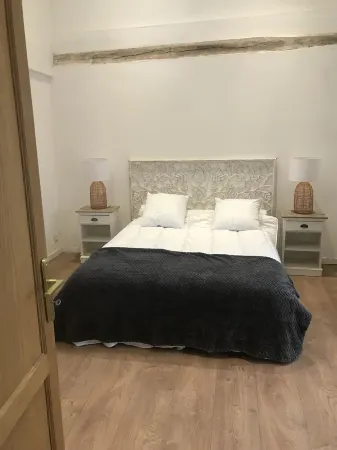 Renovated house with garage and 300 M2 of land,