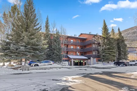 Hirvi Kota - Mountainside Corner Unit Condo Отели в г. Фриско