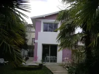 Townhouse to stay in downtown Lourdes near sanctuaries.