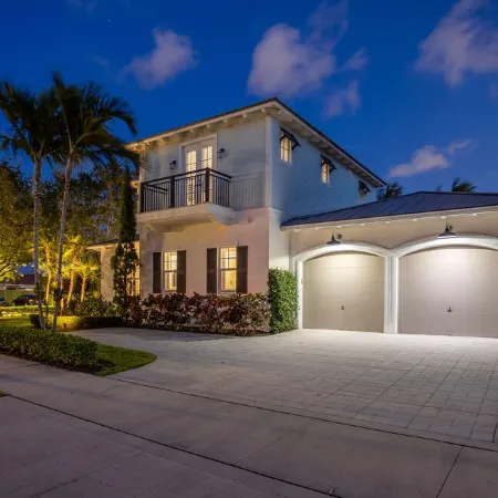 Luxurious Delray Beach Pool Home in Downtown Delray! VIP Beach Passes!