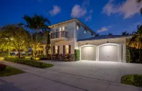 Luxurious Delray Beach Pool Home in Downtown Delray! VIP Beach Passes!