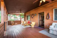Red Rock Cabin Hotels near Oak Creek