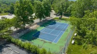 AMAZING TOP FLOOR LAKE VIEWS! UPDATED CONDO, 3 BR/2BA, GREAT LOCATION, 39' SLIP