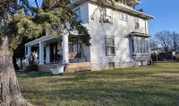 I-70 HELEN'S HAVEN HOUSE WITTENBERG/CEDARVILLE UNIVERSITY Exit 544 BR 1.5 Bath