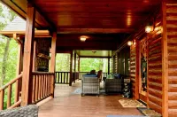 Romantic Fall Cabin - Wine, Fire Pit & Mountain Views