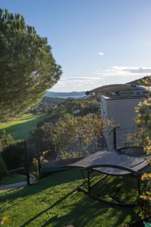 Charming, contemporary and comfortable villa with swimming pool. Отели в г. Сен-Максим