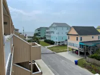 Coastal Cozy Condo: Pet Friendly! Steps to Beach, Perfect for Relaxing Getaways!