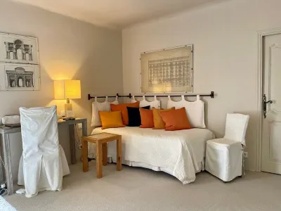 Charm in Luberon Hotels near Ménerbes