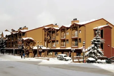 Der Steiermark Unit 108 King Studio Off Main St w/ Patio, Hot Tub & Free Parking