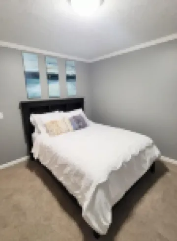 Fully Renovated, Modern unit awaits you! 2nd floor  호텔