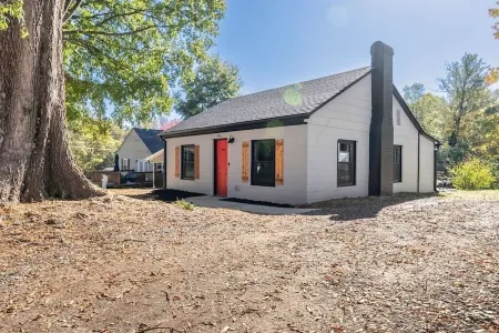 Cozy & Comfy Remodeled Home Отели в г. Айрделл