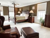 Pool - 7 Bedrooms - Close to beach
