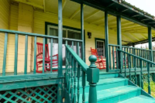 7 Minutes to Gore Mountain Skiing, 4 Bdrm, Sleeps 10