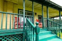 Mountain Retreat: 4BR with Office, 1GB Internet, next to Adventures and More.