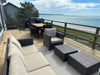 Newly Renovated Sleeps 13 Large Private Lake Michigan Beach- new dates available Hotel a Emmet County