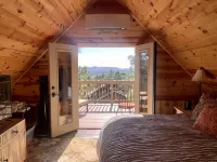 Experience nature in your cozy Munds Park 4-bedroom cabin by Coconino Forest