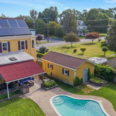 Spacious Victorian in the heart of Catskill Village - Close to All