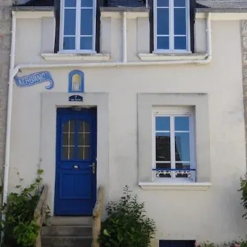 Holiday house in the village of CARANTEC Отели в г. Карантек