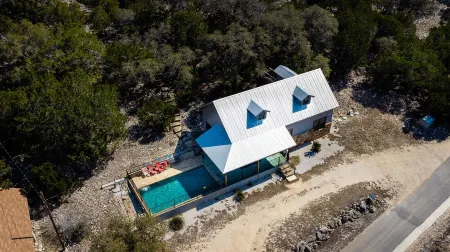 Absolute Paradise •Sleeps 15 w/3bdrm•Pool & Patio•FREE Frio Access@ConcanVIP