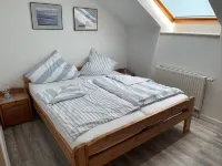 Cozy vacation apartment with dike view in Wremen Hotels in Wurster Nordseekuste