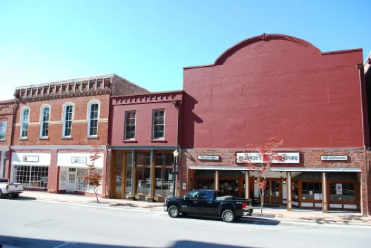 Historic Downtown Clock Tower View Condo-2 Bedroom