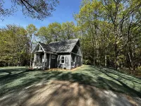 Luxury house, covered patio, private fire pit patio. Pontoon rental available
