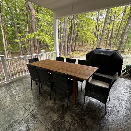 Luxury house, covered patio, private fire pit patio. Pontoon rental available