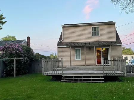 Cozy 3-bedroom vacation home just steps to Lake Huron