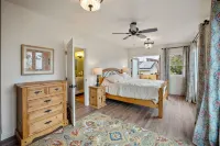Historic Spanish Home - Walk to the Beach, Restaurants and Shopping! - balcony