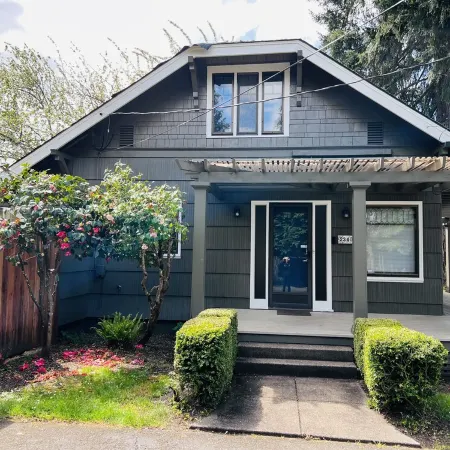 3 bedroom & 1 bath home, close to everything in Eugene