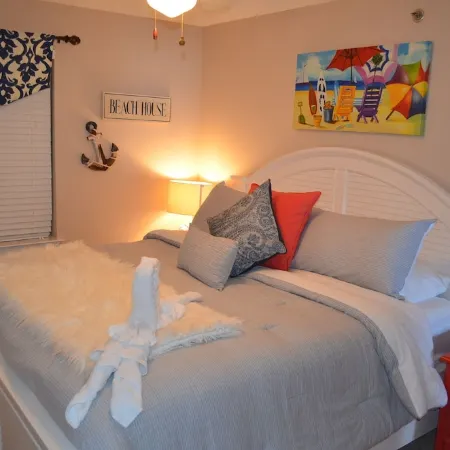 Book Now!! Beachfront- Amazing Sunsets -Tradewinds