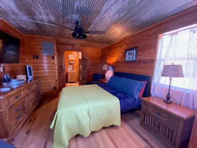 Cabin on Sioux Bayou - Right on the water!