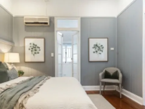 Luxury Queensland Awaits! Sleeps 8, 3 car parks Hotels in Annerley