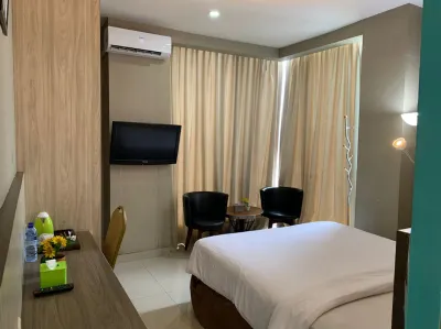 Sans Hotel Lynt Makassar Hotel dekat Grand Toserba Pengayoman