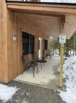 Quite/Peaceful country setting in the woods cabin/house