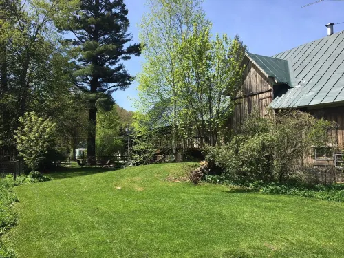 Rustic Vermont Barn Home Near Jay Peak w/Pizza Oven 몽고메리 호텔